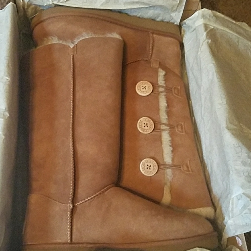 Ugg Boots size 10 triple Bailey button